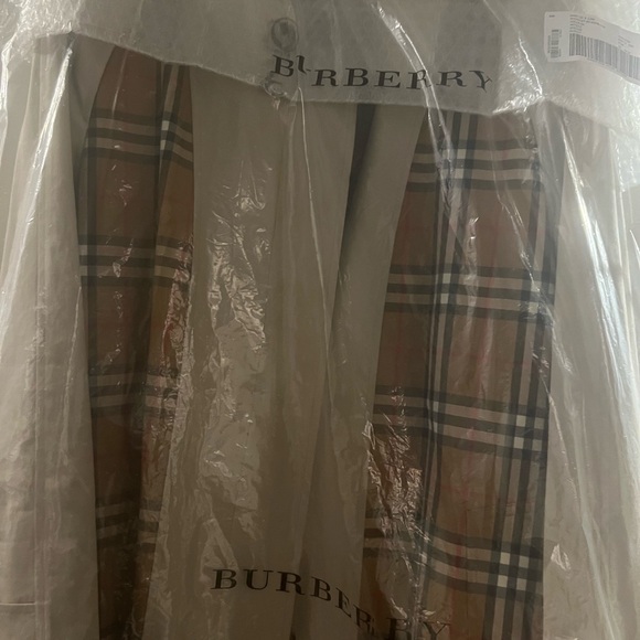 NWT Burberry trench coat - Picture 1 of 6